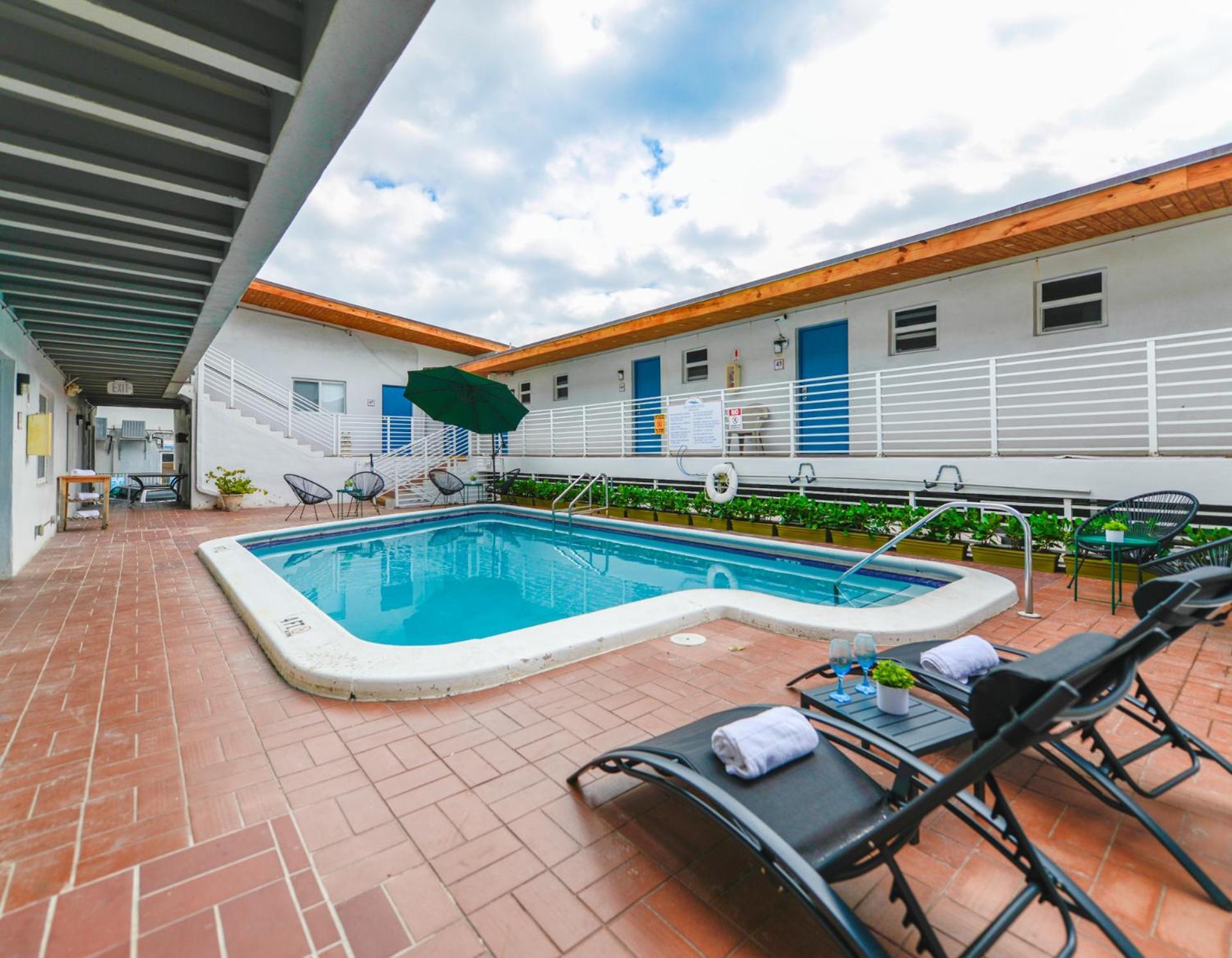 With Balcony And Parking - M47 Apartment Hollywood