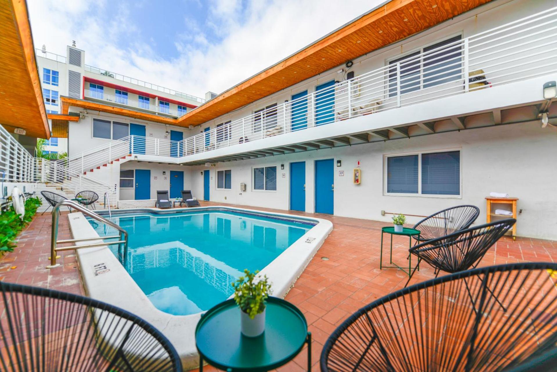 Apartment With Balcony And Parking - M47
